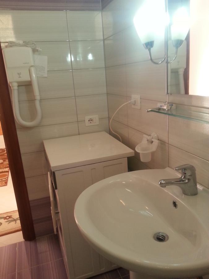 Christos Apartments Sarandë Buitenkant foto